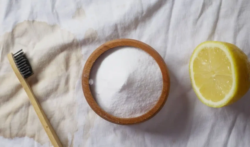 Hausmittel gegen Flecken im Bett